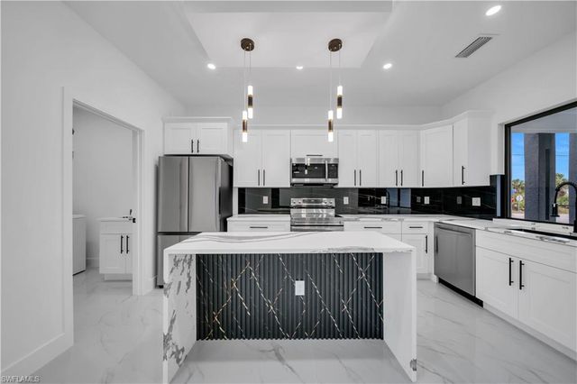 907 E 9th ST, Lehigh Acres, FL 33972