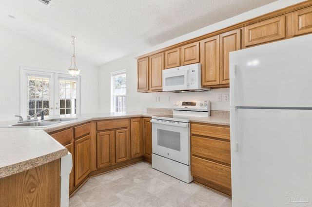 8450 Jarmen Ln, Pensacola, FL 32534