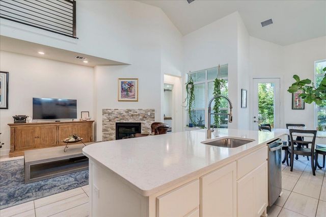 306 Olivia DR 125, Austin, TX 78738