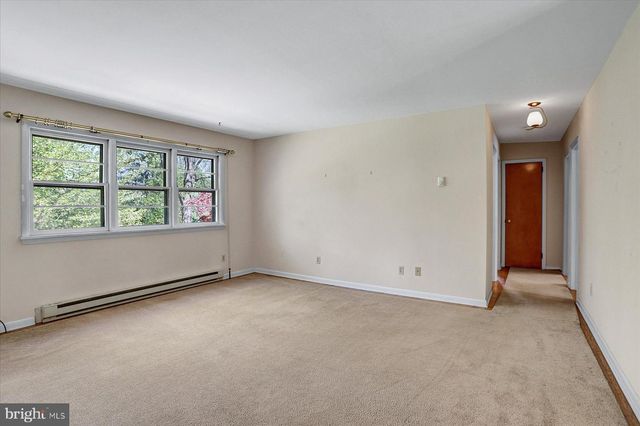 8 W WINDING HILL ROAD, Mechanicsburg, PA 17055
