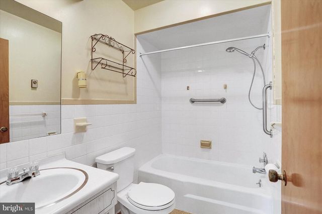8 W WINDING HILL ROAD, Mechanicsburg, PA 17055
