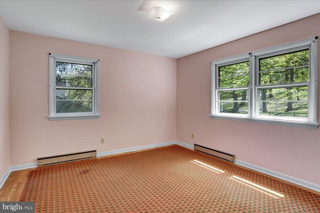 8 W WINDING HILL ROAD, Mechanicsburg, PA 17055