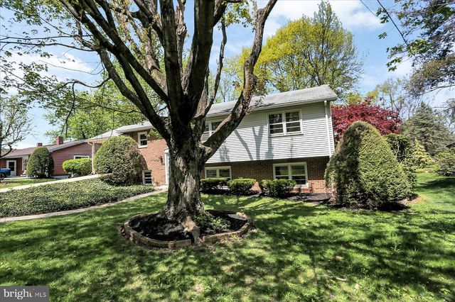 8 W WINDING HILL ROAD, Mechanicsburg, PA 17055