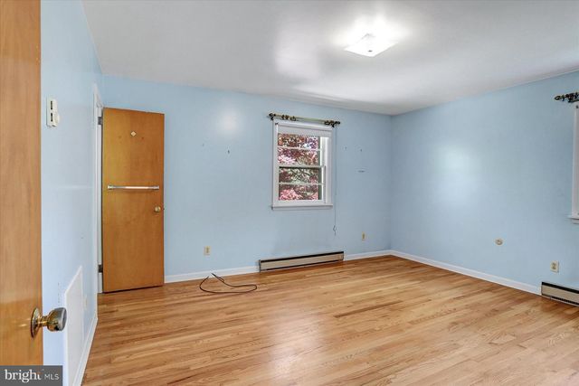 8 W WINDING HILL ROAD, Mechanicsburg, PA 17055