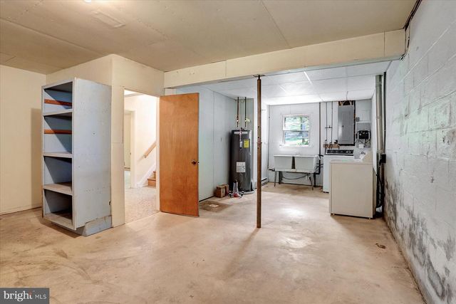 8 W WINDING HILL ROAD, Mechanicsburg, PA 17055