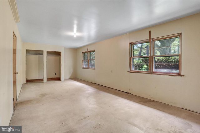 8 W WINDING HILL ROAD, Mechanicsburg, PA 17055