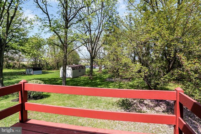 8 W WINDING HILL ROAD, Mechanicsburg, PA 17055