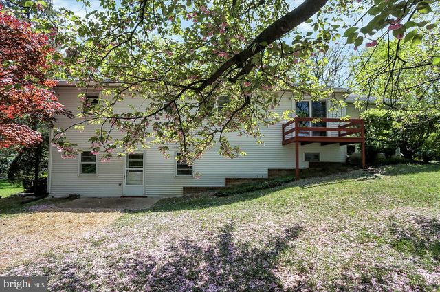 8 W WINDING HILL ROAD, Mechanicsburg, PA 17055