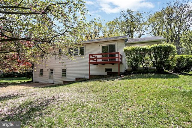 8 W WINDING HILL ROAD, Mechanicsburg, PA 17055