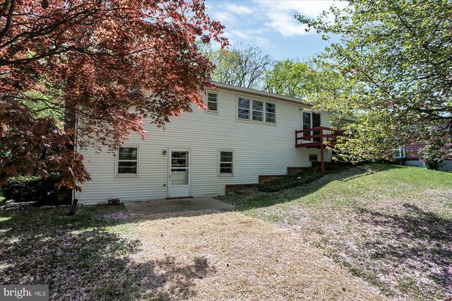 8 W WINDING HILL ROAD, Mechanicsburg, PA 17055