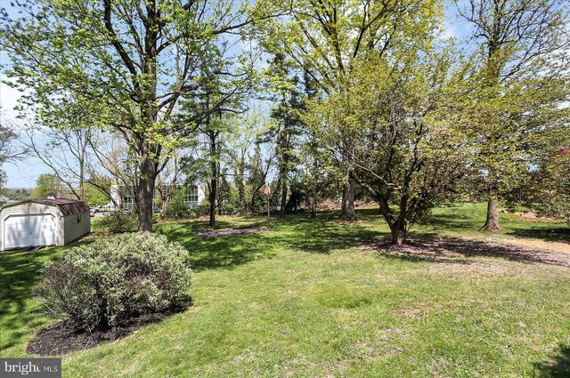 8 W WINDING HILL ROAD, Mechanicsburg, PA 17055