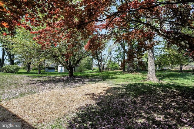 8 W WINDING HILL ROAD, Mechanicsburg, PA 17055