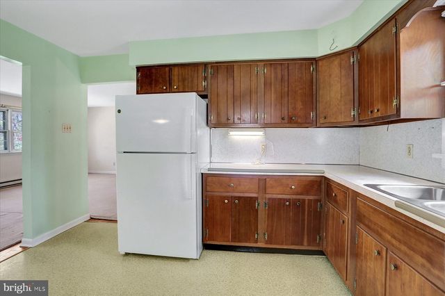 8 W WINDING HILL ROAD, Mechanicsburg, PA 17055