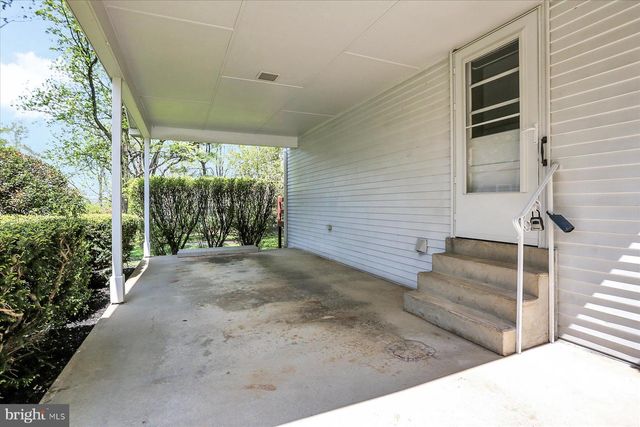 8 W WINDING HILL ROAD, Mechanicsburg, PA 17055