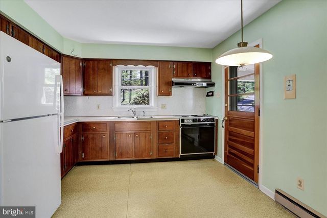 8 W WINDING HILL ROAD, Mechanicsburg, PA 17055