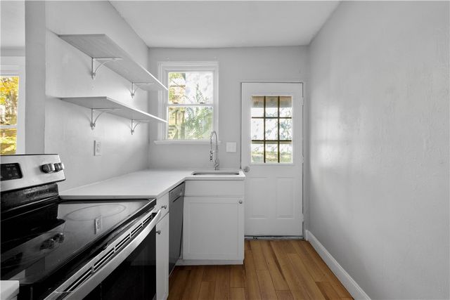 241 Castle Shannon Blvd 241, Mt Lebanon, PA 15228