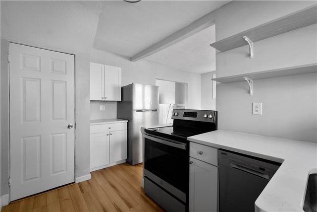 241 Castle Shannon Blvd 241, Mt Lebanon, PA 15228