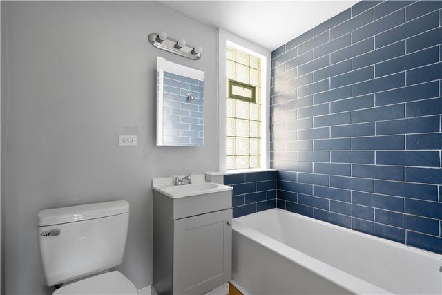 241 Castle Shannon Blvd 241, Mt Lebanon, PA 15228