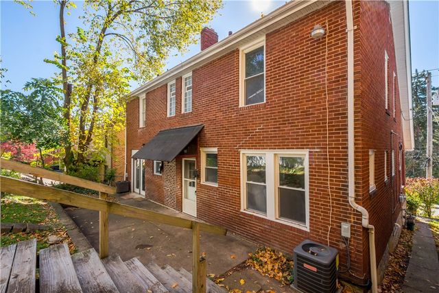 241 Castle Shannon Blvd 241, Mt Lebanon, PA 15228