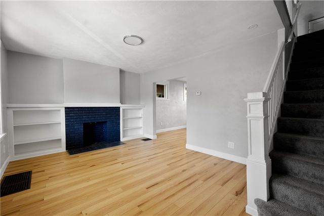 241 Castle Shannon Blvd 241, Mt Lebanon, PA 15228