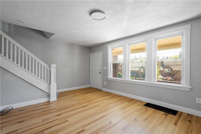 241 Castle Shannon Blvd 241, Mt Lebanon, PA 15228