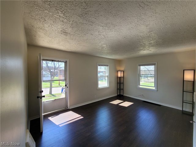 923 Russell Avenue, Akron, OH 44307