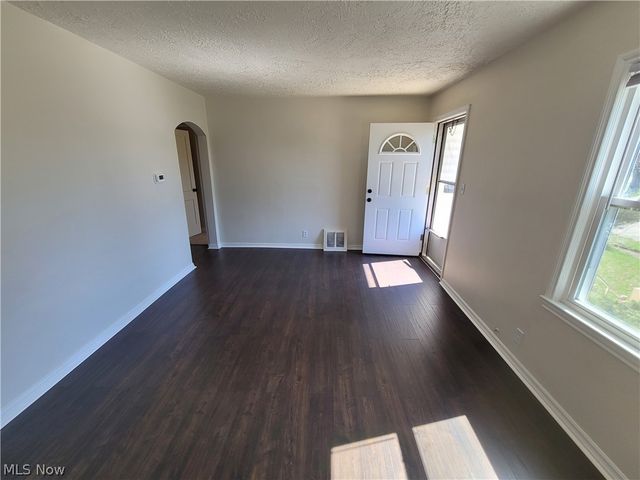 923 Russell Avenue, Akron, OH 44307