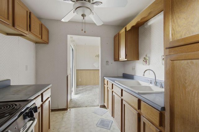 10156 W Kiehnau AVENUE, Milwaukee, WI 53224