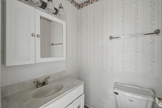 10156 W Kiehnau AVENUE, Milwaukee, WI 53224