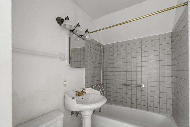 10156 W Kiehnau AVENUE, Milwaukee, WI 53224