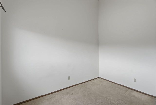 10156 W Kiehnau AVENUE, Milwaukee, WI 53224