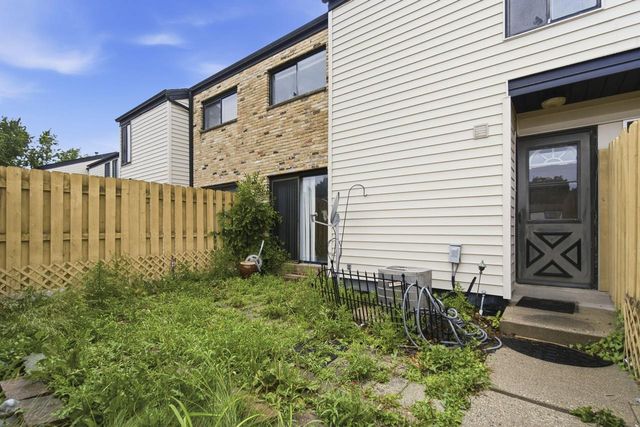 10156 W Kiehnau AVENUE, Milwaukee, WI 53224