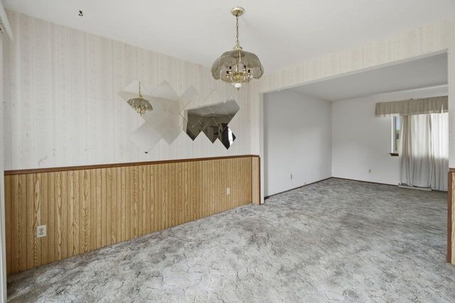 10156 W Kiehnau AVENUE, Milwaukee, WI 53224