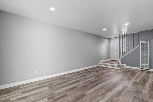 912 Acosta Plaza 11, Salinas, CA 93905