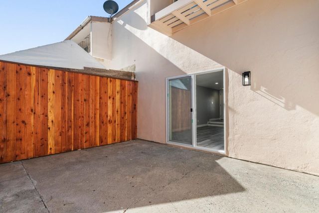 912 Acosta Plaza 11, Salinas, CA 93905