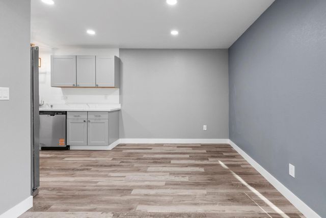 912 Acosta Plaza 11, Salinas, CA 93905