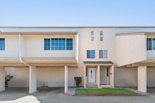 912 Acosta Plaza 11, Salinas, CA 93905