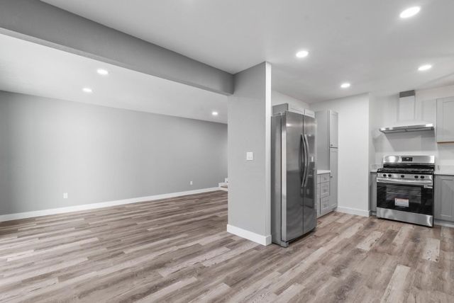 912 Acosta Plaza 11, Salinas, CA 93905