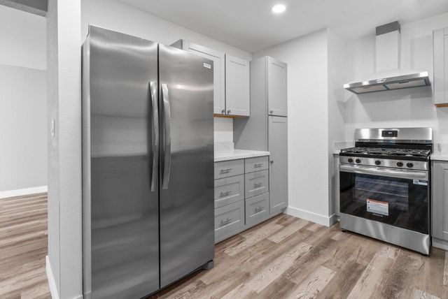 912 Acosta Plaza 11, Salinas, CA 93905