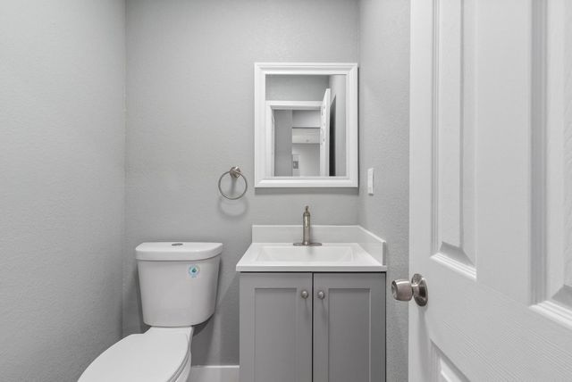 912 Acosta Plaza 11, Salinas, CA 93905