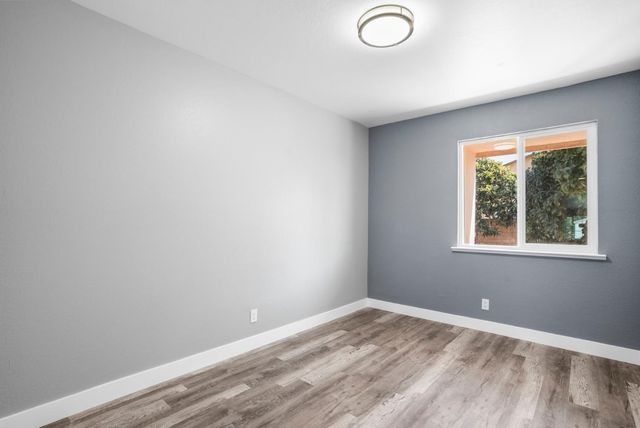 912 Acosta Plaza 11, Salinas, CA 93905