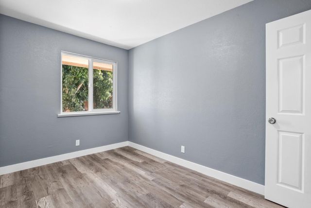 912 Acosta Plaza 11, Salinas, CA 93905