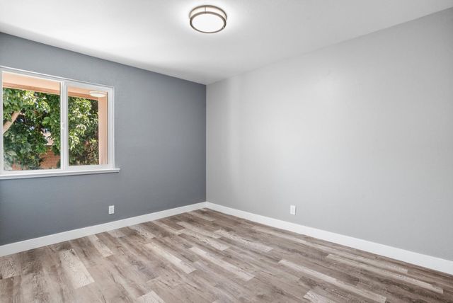 912 Acosta Plaza 11, Salinas, CA 93905