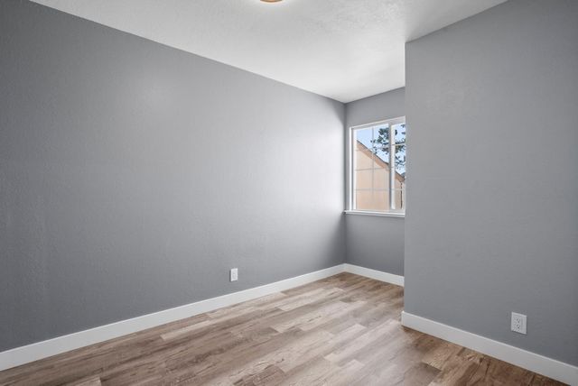 912 Acosta Plaza 11, Salinas, CA 93905