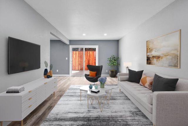 912 Acosta Plaza 11, Salinas, CA 93905