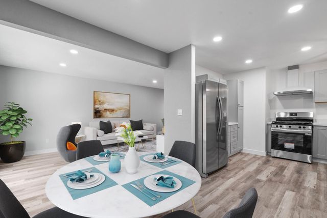 912 Acosta Plaza 11, Salinas, CA 93905