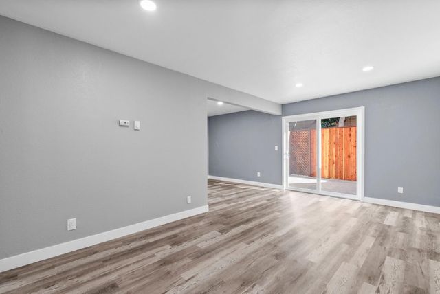 912 Acosta Plaza 11, Salinas, CA 93905