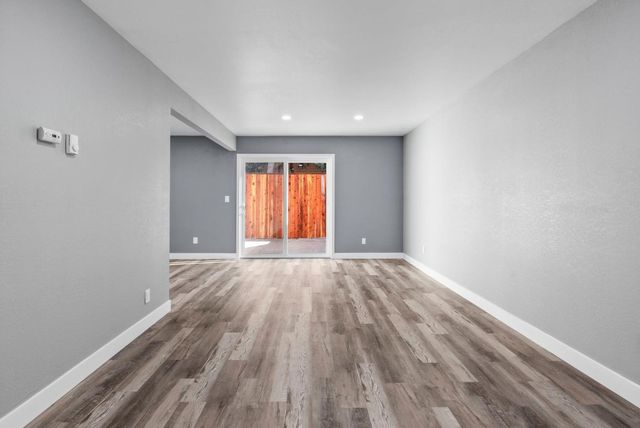 912 Acosta Plaza 11, Salinas, CA 93905