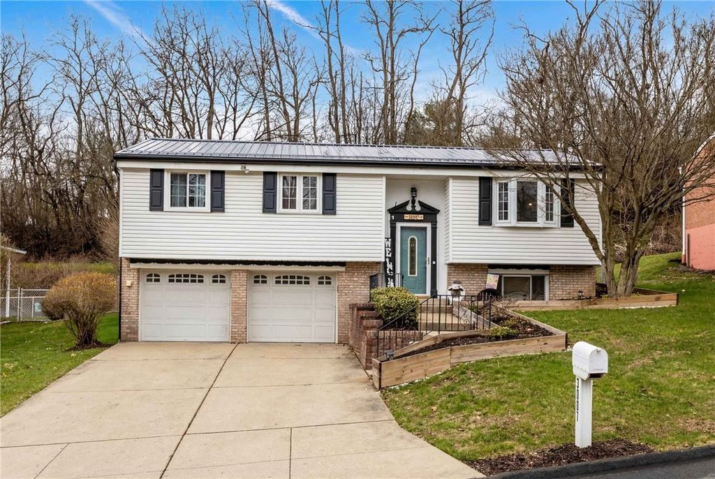 3007 Pitchfork Dr, Kennedy Twp, PA 15136