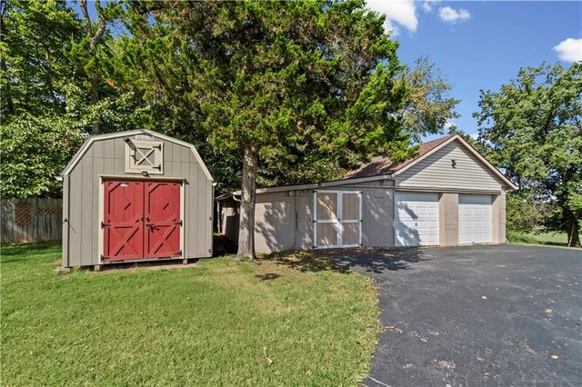 9201 Kansas Avenue, Kansas City, KS 66111